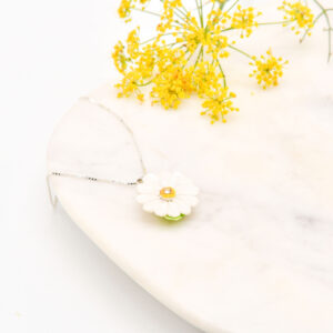White Daisy Necklace