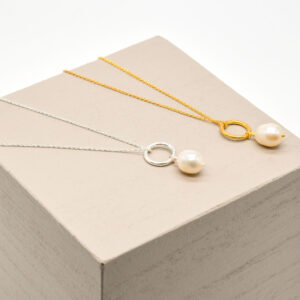 Circle Pearl Necklace