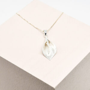 Calla lily Flower Necklace