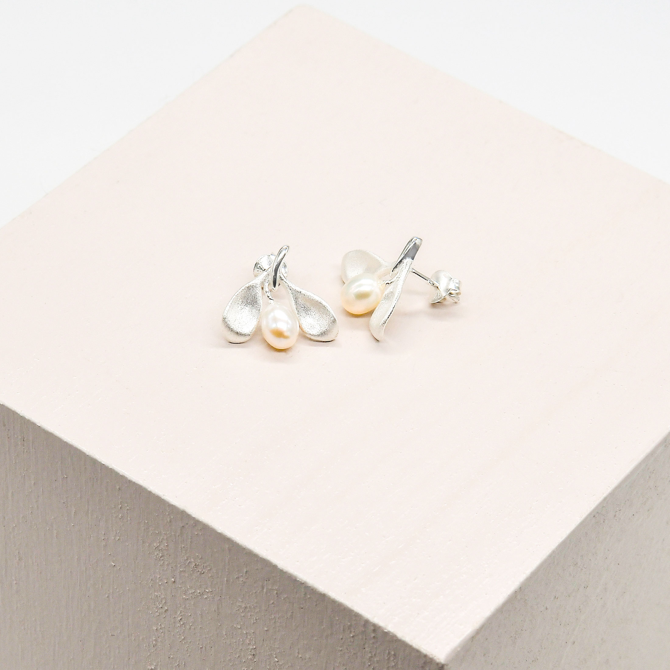 Olive Leaves Pearl Earrings - Image 6